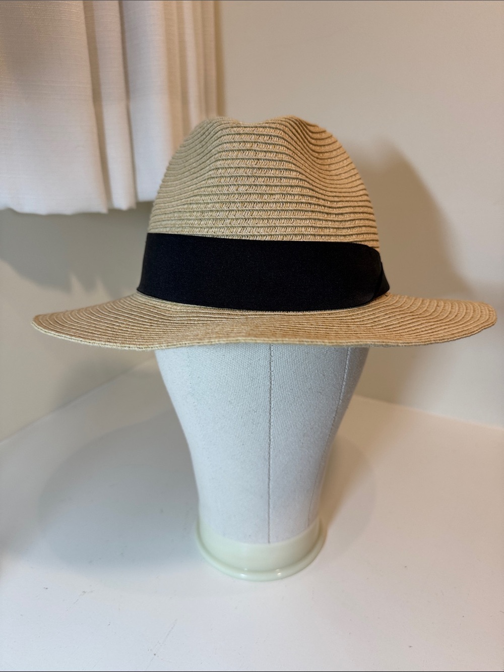 H&M men’s straw hat with black cloth band. M.
